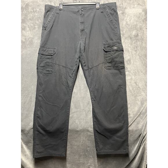 Wrangler Pants Men’s Sz 42x32 Black Cargo Relaxed Fit Workwear Hiking Outdoors - Picture 1 of 12